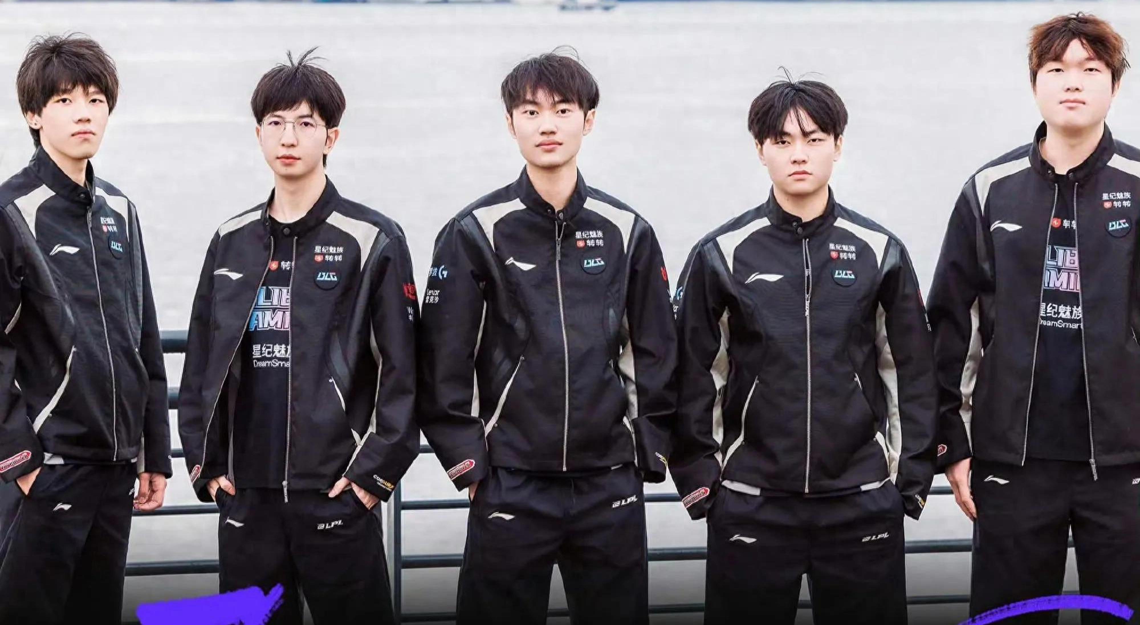 也肩负着展 也肩负着展